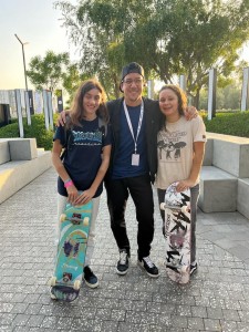 De esquerda a deleita: Naia Laso, representante española , Daniel Cuervo, representante República Dominicana e team Rider en Maroña Skateboards e Julia Benedetti.