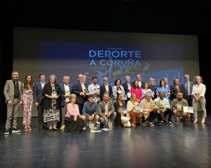 Premiados e autoridades presentes.